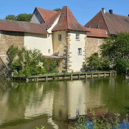 Der Seeweiherturm Weissenburg in Bayern